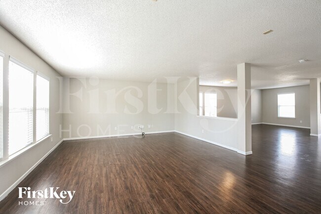 Foto del edificio - 10077 Pine Grove Way