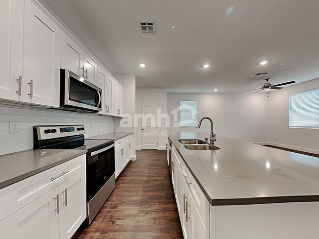 Foto del edificio - 642 N Water St