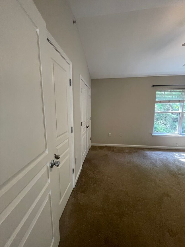 Foto del edificio - 07-211 Markey