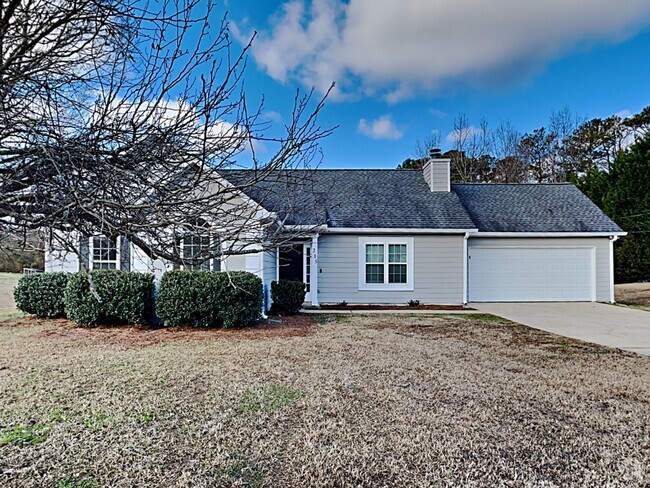 Building Photo - 215 Shamrock Way