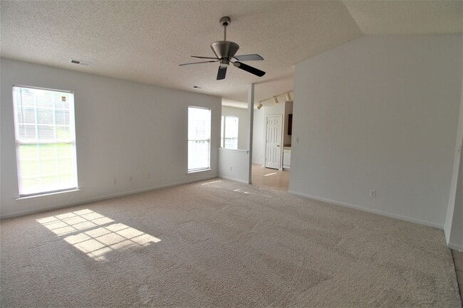 Building Photo - Charming 3-Bedroom Ranch Home in the Meriw...