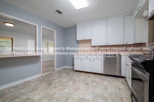 Building Photo - 1612 Plantation Dr