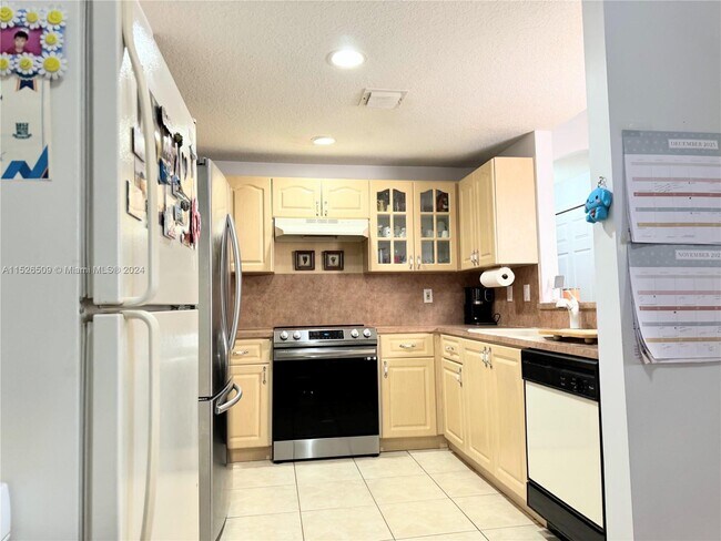 Foto del edificio - 6720 NW 114th Ave