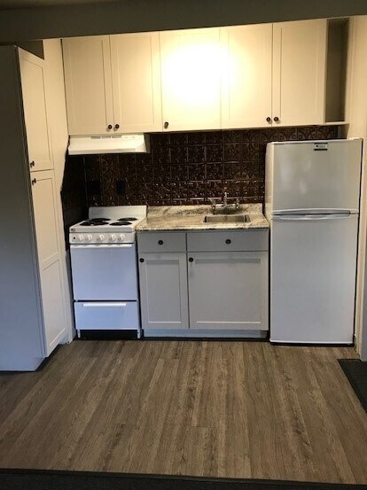 Kitchenette - 11325 Greenberry Rd