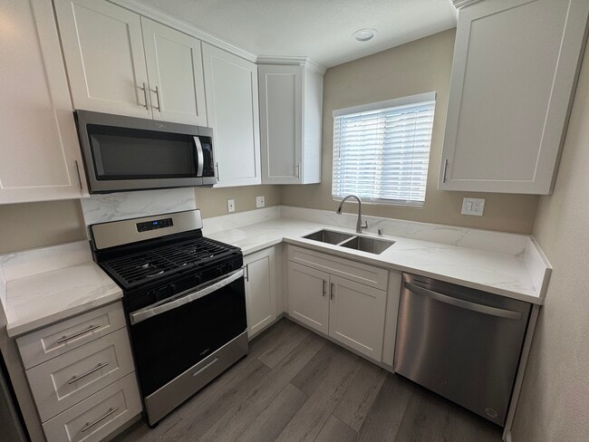 Building Photo - 2737 Blakeman Ave