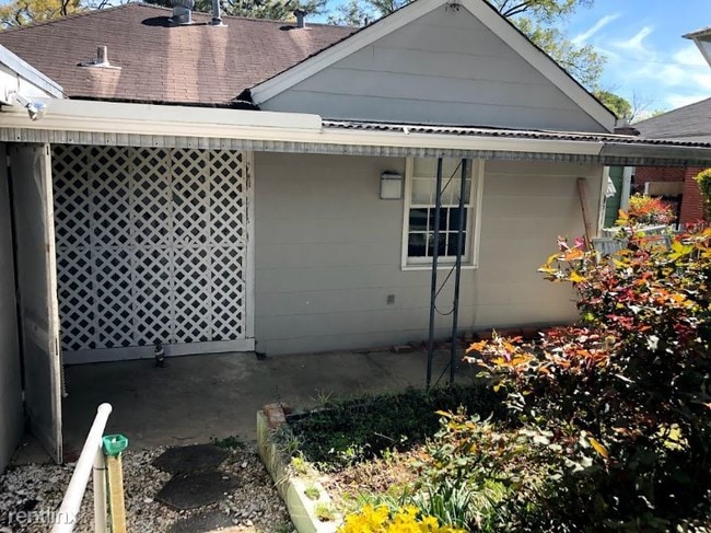 Building Photo - 3 br, 1 bath House - 2807 Mallory St