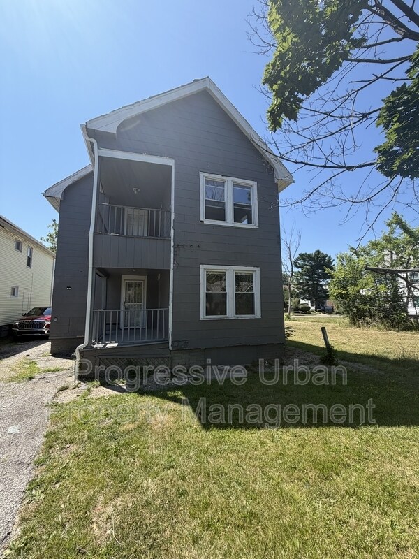 Foto del edificio - 3349 E 125th St