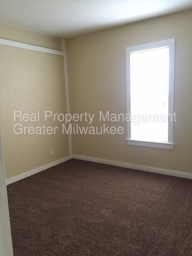 Building Photo - 4739 N 35th St