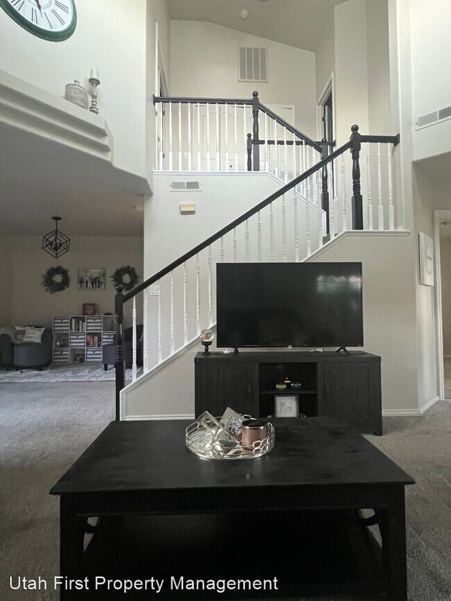 Foto del edificio - 3 br, 3 bath House - 485 W Diagonal St Uni...