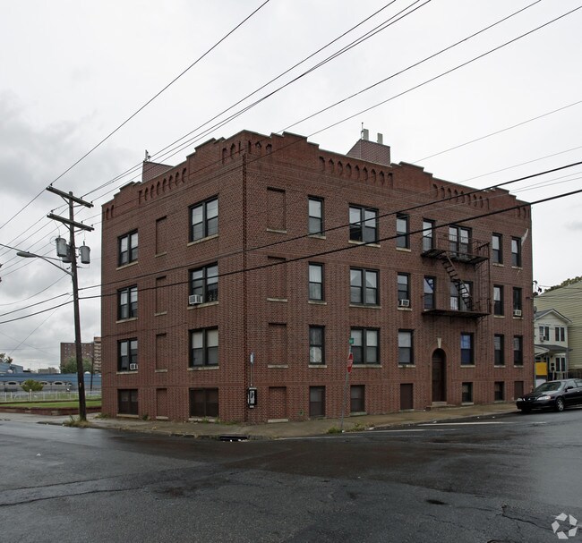 Primary Photo - 133 Seaview Ave