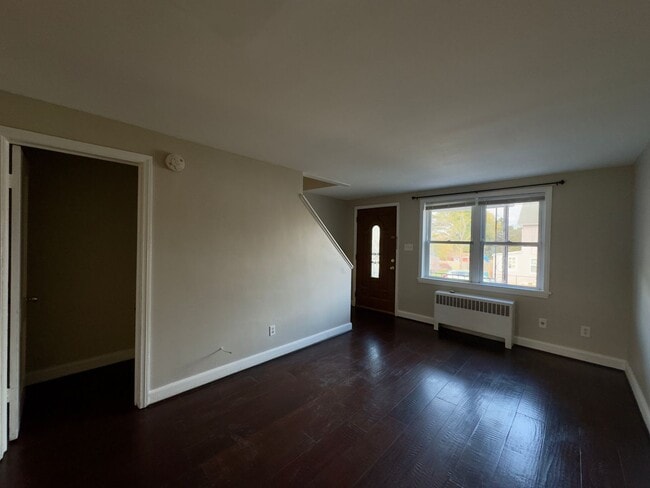 Building Photo - Charming 2Bed/1.5Bath Townhome with Modern...