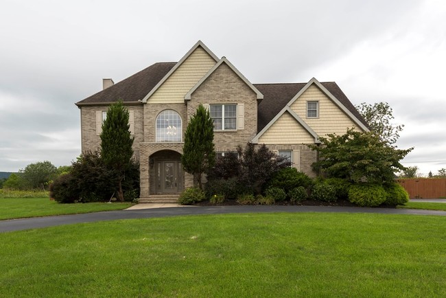 Building Photo - 21 Hunters Run