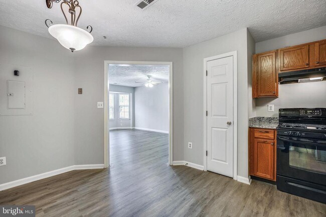 Building Photo - 8842 Goose Landing Cir