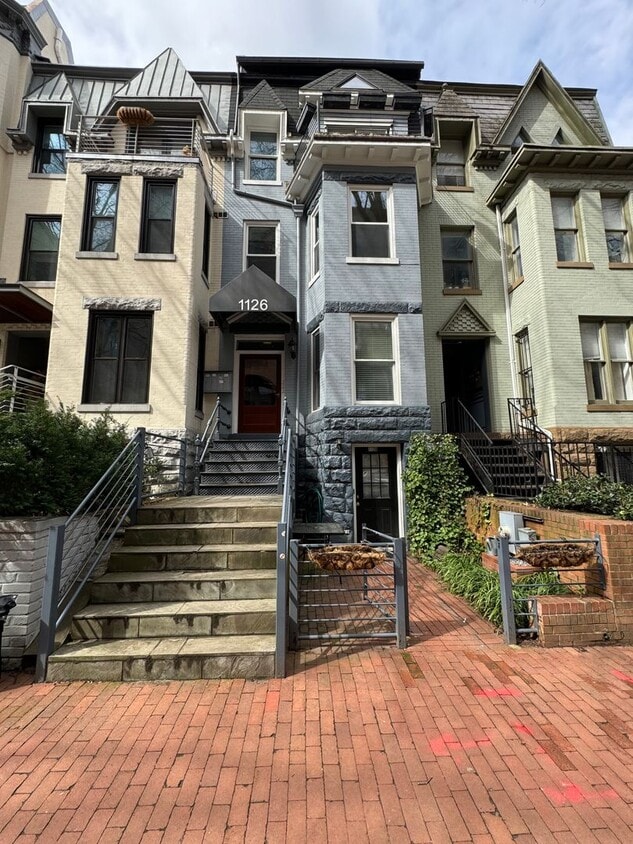 Primary Photo - AMAZING Location 2 Bedroom/2 Bathroom W/Of...