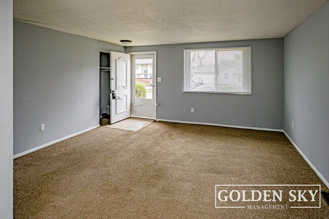 Building Photo - 3535 Alpine Pl