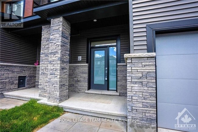 Building Photo - 129 Natare Pl