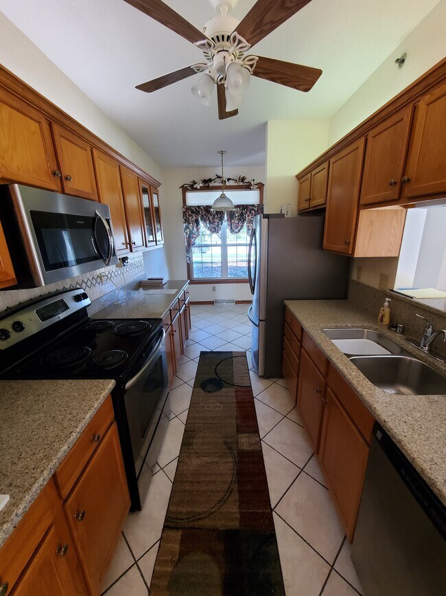 Building Photo - Beautiful 3BED/3BATH Franklin Condo