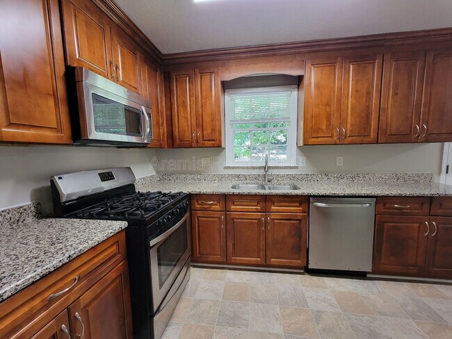 Foto del edificio - 2506 Windmere Dr NW