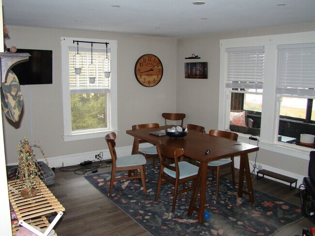 Foto del edificio - 13 Back River Rd