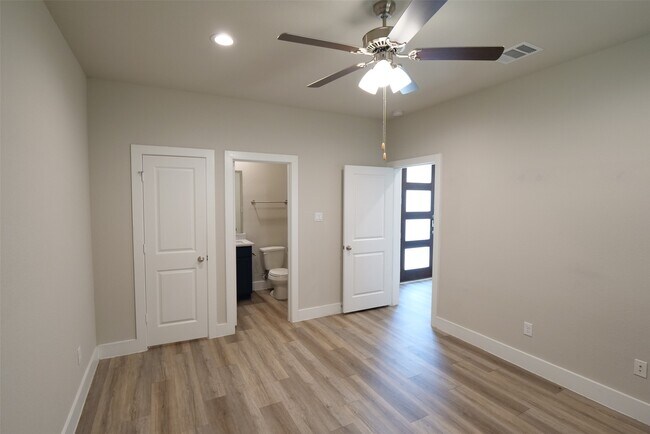 Building Photo - 9004 Lonestar Creekbend Ln