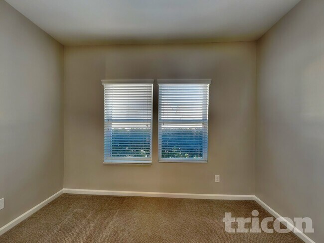 Building Photo - 3545 Saddlebrook Dr