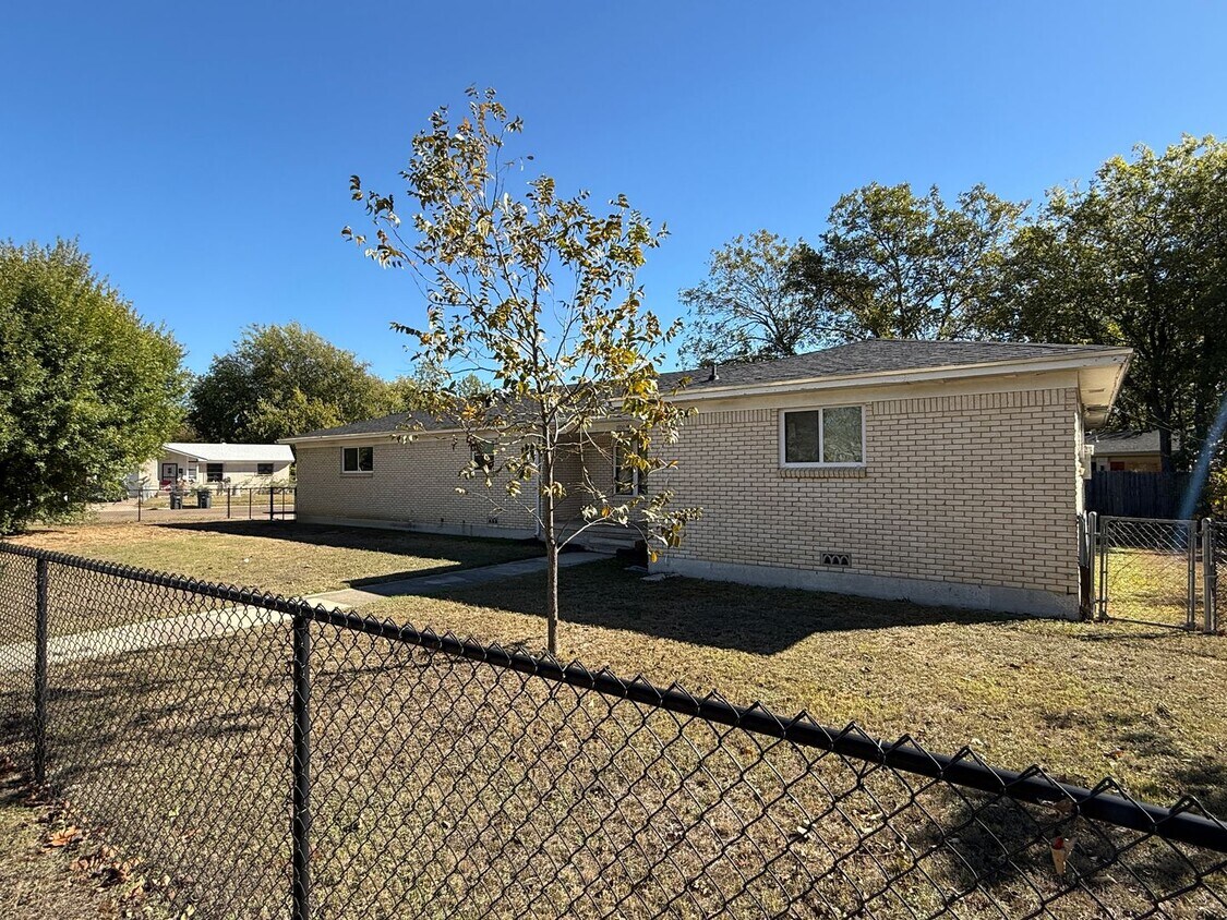 Foto del edificio - COMING SOON!