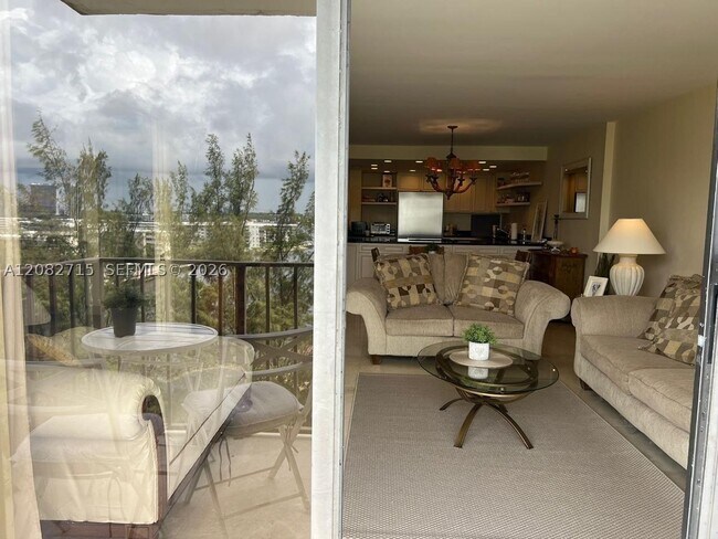 Foto del edificio - 18151 NE 31st Ct