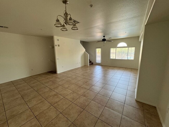 Building Photo - 4 Bedroom - 3.5 Bath Townhome in Gilbert
