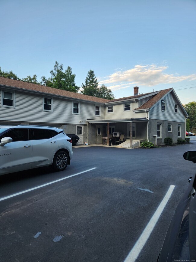 Foto del edificio - 162 Great Hill Rd
