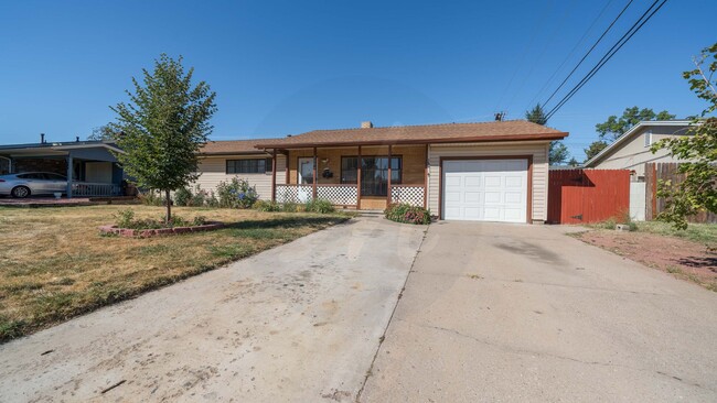 Building Photo - Cozy Fountain Valley Home Close to Schools...