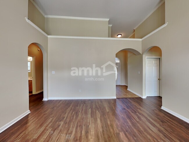 Building Photo - 1616 Sawmill Creek Ln