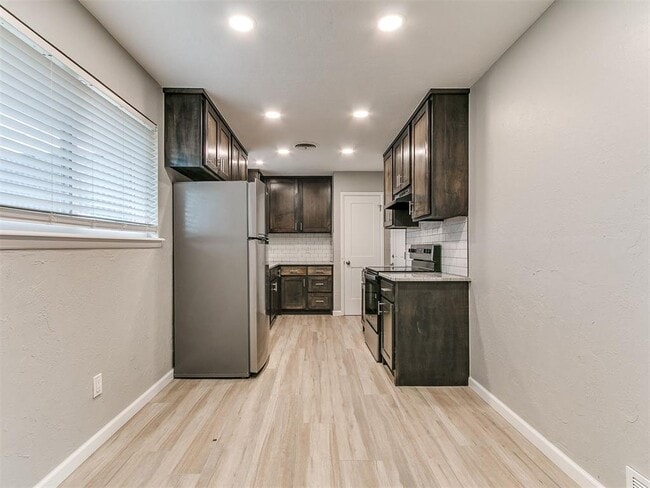 Foto del edificio - 202 Thompson Dr