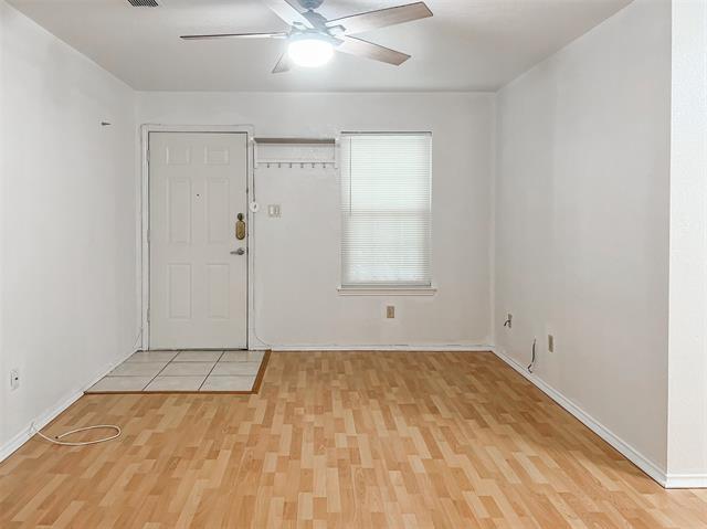Primary Photo - 924 S Ave B