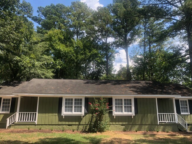 Building Photo - 260 Old Summerville Rd NW