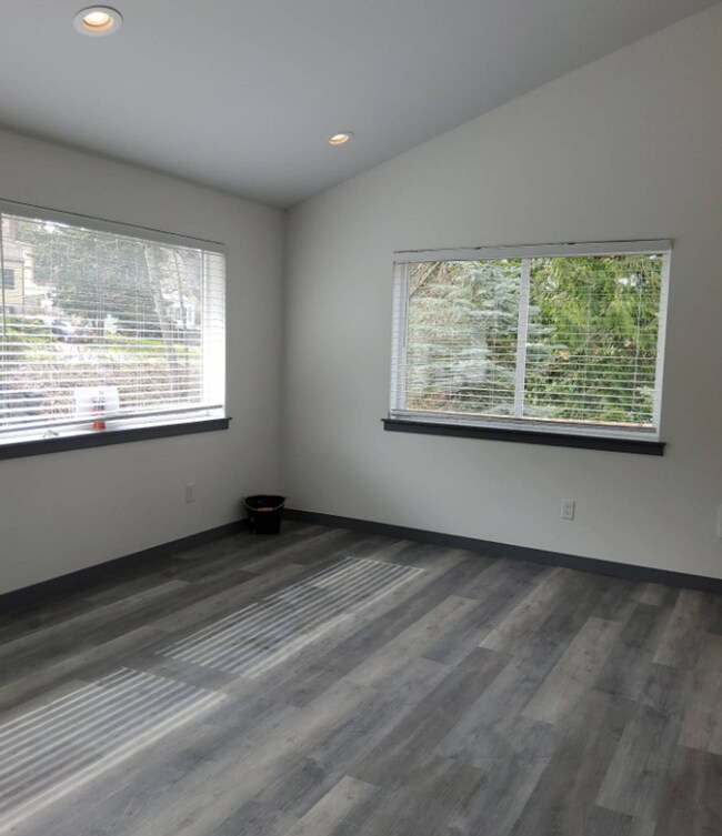 Foto del edificio - 1611 Lakeway Dr