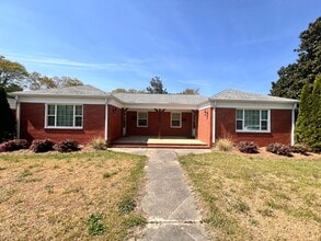 Building Photo - 807 N Ellis Ave