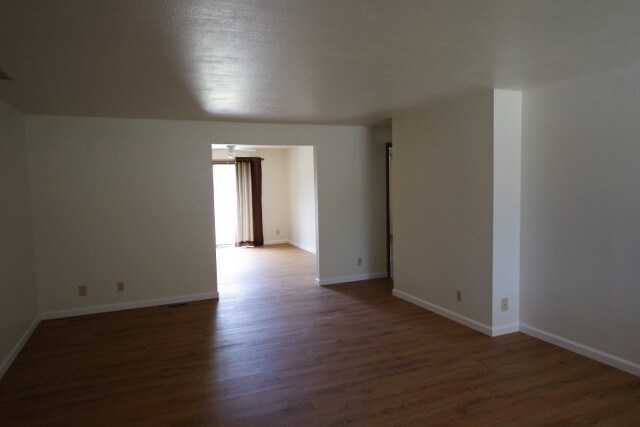 Building Photo - Charming 2 Bed in Bosie! Huge Backyard!