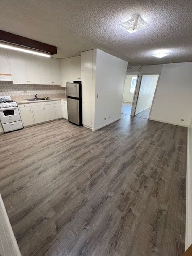 Photo - Available now!  2 bedroom/ 1 bathroom/ 1 c... Apartment