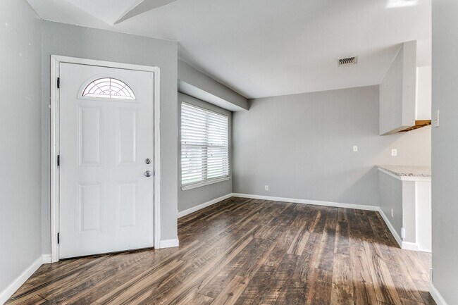Foto del edificio - UPDATED 3-BEDROOM HOME IN SPRING MEADOW