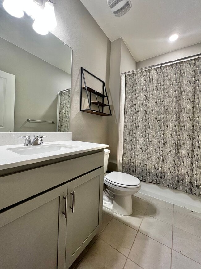 Building Photo - Gorgeous 4-Bed 2-Bath home Fort Collins, CO!