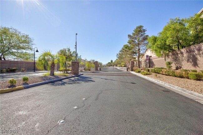 Foto del edificio - 8787 Roping Rodeo Ave