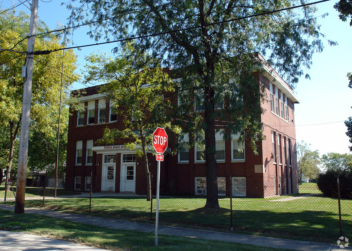 Primary Photo - 45 Oak St