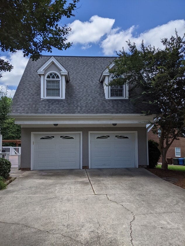 Front of apartment - 4303 Thetford Rd