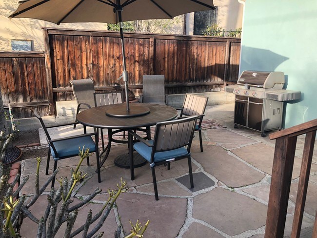 Patio junto a la terraza - 3401 Palm Ave