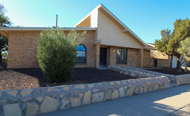 Building Photo - 3201 Fierro Dr