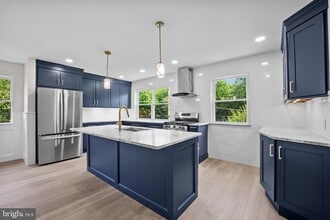 Building Photo - 857 Green Valley Dr