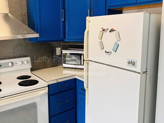 Building Photo - 3254 Ashford St