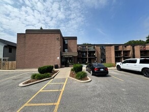 Building Photo - 130 Sheldon Ave