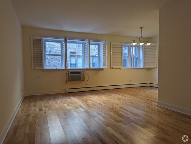 Building Photo - 643 W Wrightwood Ave