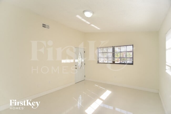 Building Photo - 2664 W 70th Pl